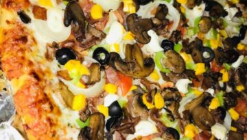 أسهل طريقة لعمل البيتزا بعجينة العشر دقائق وحشوات متنوعة للبيتزا!