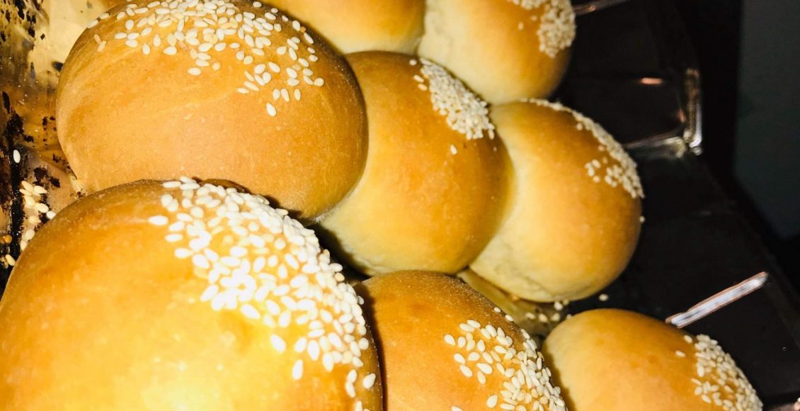 خبز البرجر مع دمدومي